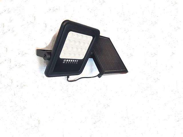 2 x solar 500 lumen led breedstraaler met afstandsbediening - afbeelding 5 van  6