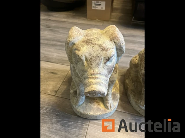 2 x stenen beeldjes varkens ongeveer 40 cm hoog - afbeelding 1 van  5
