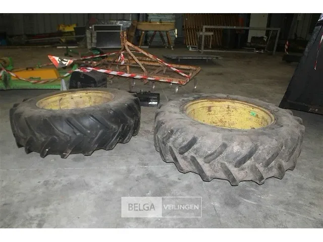 2 x tractorwiel john deer - afbeelding 1 van  6