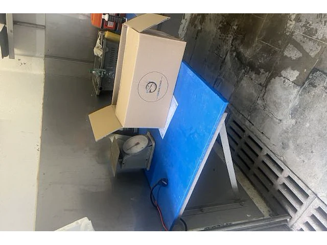 2 x werktafels met blauw kunstofblad - afbeelding 2 van  4
