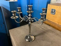 2 zilverkleurige metalen kandelaars - afbeelding 1 van  4