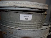 2 zinken bakken, 2 zolderwagentjes, alu trapladder 3 treden - afbeelding 2 van  7