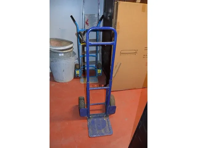 2 zinken bakken, 2 zolderwagentjes, alu trapladder 3 treden - afbeelding 5 van  7