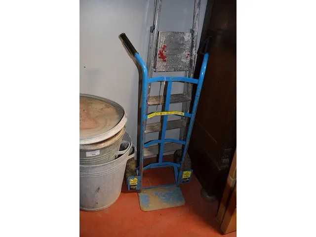 2 zinken bakken, 2 zolderwagentjes, alu trapladder 3 treden - afbeelding 6 van  7