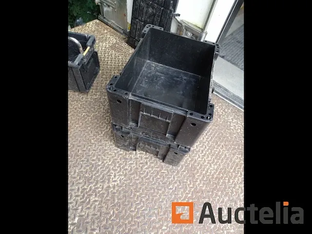 2 zwarte gereedschapskisten stapelbare hard plastic - afbeelding 1 van  3