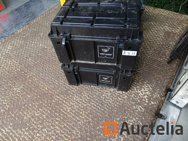 2 zwarte gereedschapskisten stapelbare hard plastic - afbeelding 2 van  3