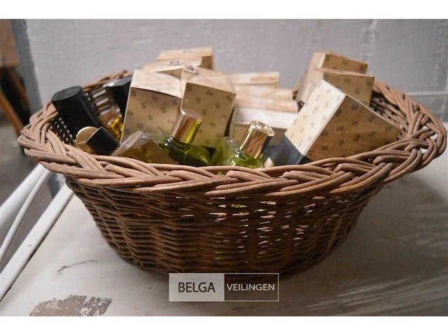 ±20 div soorten klassieke parfums - afbeelding 1 van  7