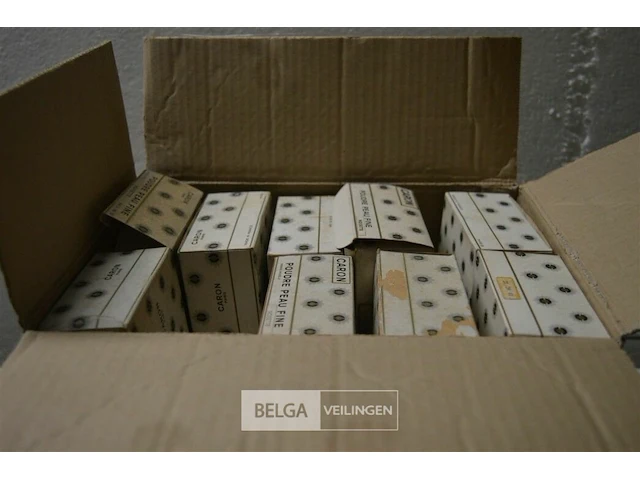 ±20 doosjes foundation - afbeelding 1 van  3