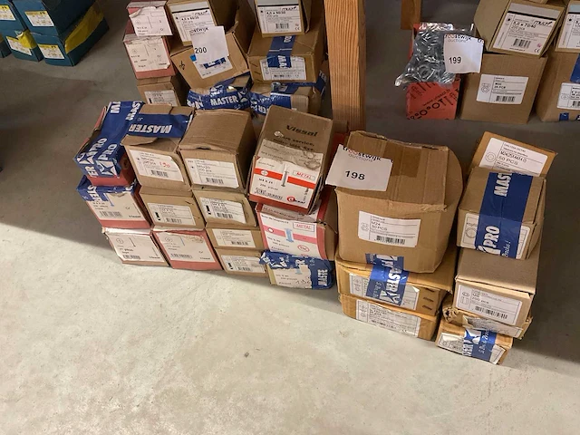 20 dozen bouten moeren - afbeelding 1 van  6