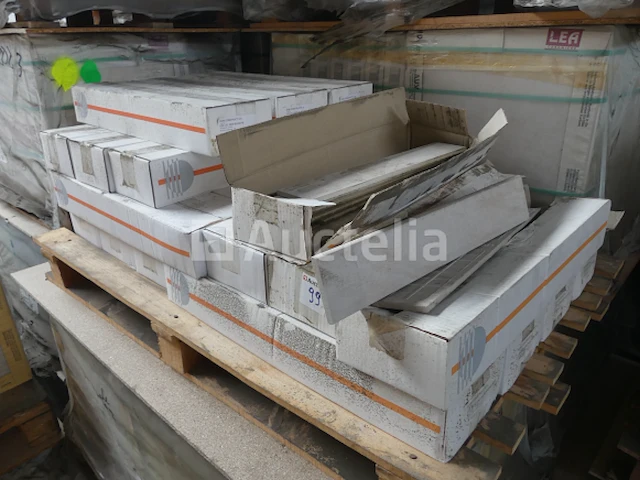 20 dozen witte lea beau plinten - afbeelding 1 van  6