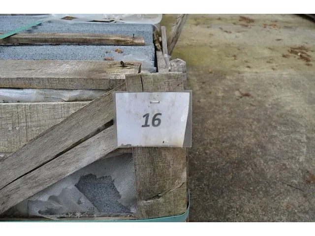20 granieten platen gebrand en geborsteld met lijnen, 1 zijde afgewerkt grijs 220x45x3 (19,80m2) - afbeelding 2 van  7