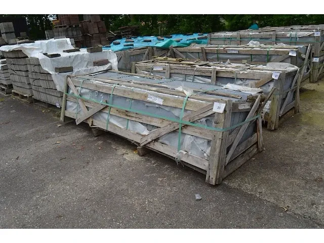 20 granieten platen gebrand en geborsteld met lijnen, 1 zijde afgewerkt grijs 220x45x3 (19,80m2) - afbeelding 3 van  7