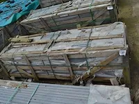 20 granieten platen gebrand en geborsteld met lijnen, 1 zijde afgewerkt grijs 220x45x3 (19,80m2) - afbeelding 1 van  6