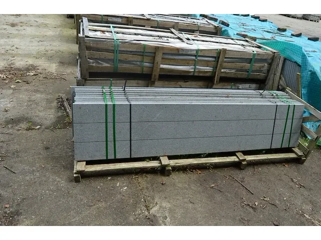 20 granieten platen gebrand en geborsteld met lijnen, 1 zijde afgewerkt grijs 220x45x3 (19,80m2) - afbeelding 6 van  8