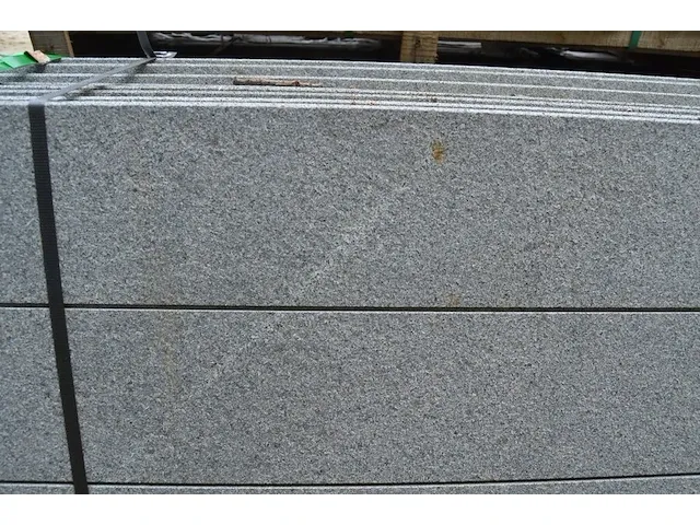 20 granieten platen gebrand en geborsteld met lijnen, 2 zijden afgewerkt grijs 220x30x3 (13,20m2) - afbeelding 8 van  8