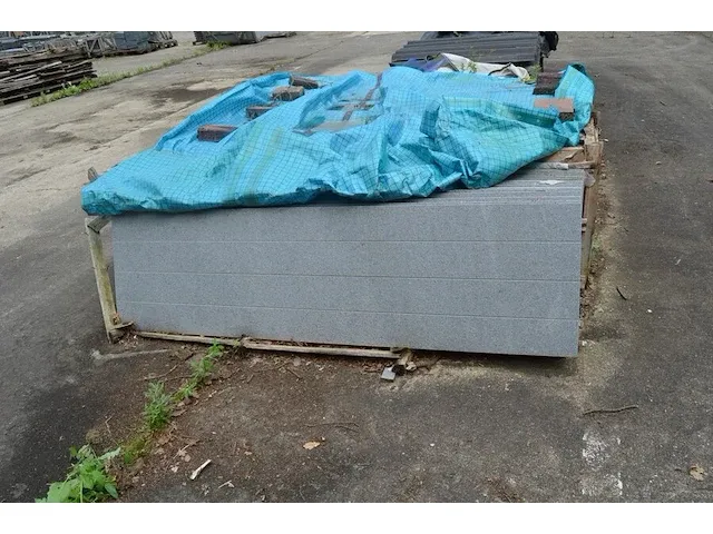 20 granieten platen gebrand en geborsteld met lijnen, 2 zijden afgewerkt grijs 220x60x3 (26,40m2) - afbeelding 1 van  7