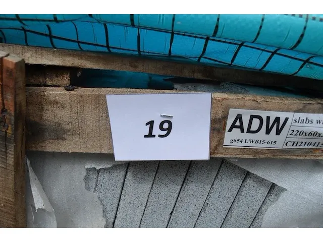 20 granieten platen gebrand en geborsteld met lijnen, 2 zijden afgewerkt grijs 220x60x3 (26,40m2) - afbeelding 2 van  7