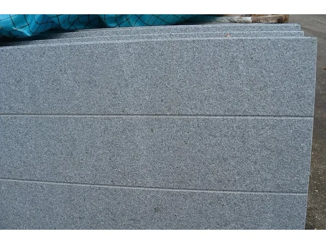20 granieten platen gebrand en geborsteld met lijnen, 2 zijden afgewerkt grijs 220x60x3 (26,40m2) - afbeelding 5 van  7