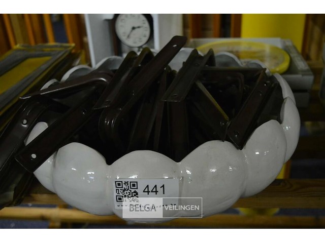 ±20 plankbeugels + bloempot - afbeelding 1 van  3