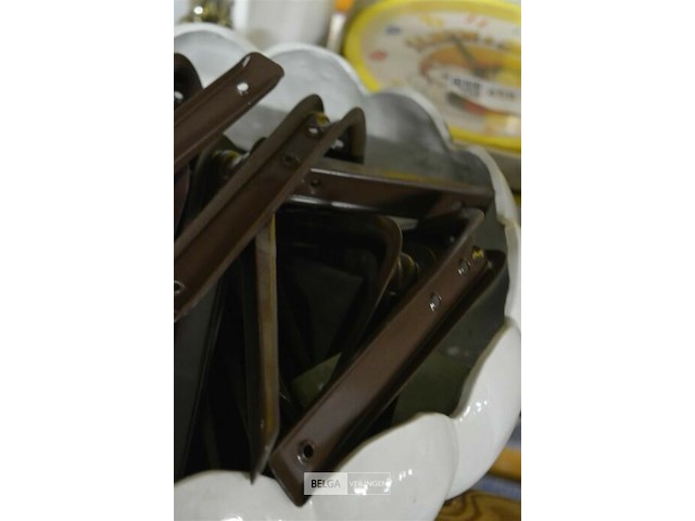 ±20 plankbeugels + bloempot - afbeelding 3 van  3