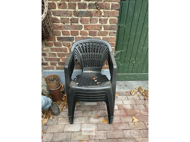 20 plastieken tuinstoelen - afbeelding 1 van  2