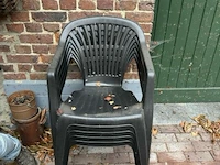 20 plastieken tuinstoelen - afbeelding 1 van  2