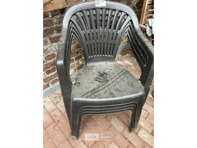 20 plastieken tuinstoelen - afbeelding 2 van  2