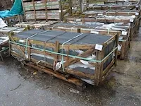 20 stuks grijs granieten platen voor tuinschermen en lage muurtjes gebrand en geborsteld met lijnen 1 zijde afgewerkt afm. 220x45x3 - afbeelding 1 van  6