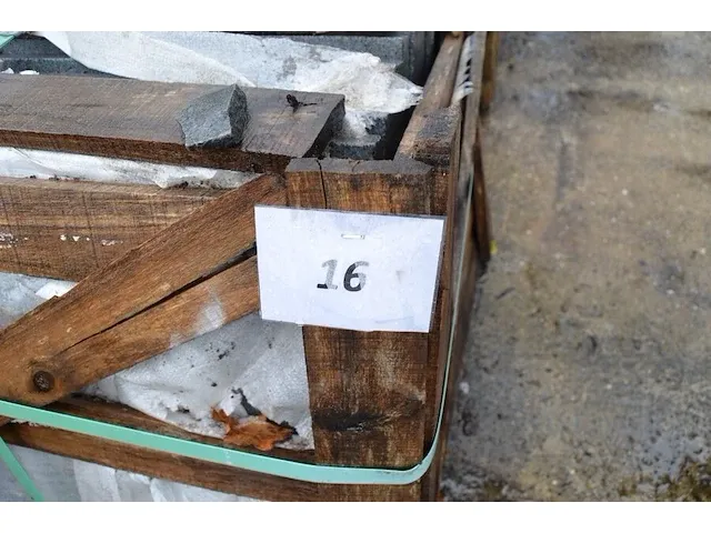 20 stuks grijs granieten platen voor tuinschermen en lage muurtjes gebrand en geborsteld met lijnen 1 zijde afgewerkt afm. 220x45x3 - afbeelding 2 van  6
