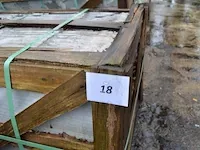 20 stuks grijs granieten platen voor tuinschermen en lage muurtjes gebrand en geborsteld met lijnen 1 zijde afgewerkt afm. 220x45x3 - afbeelding 2 van  6