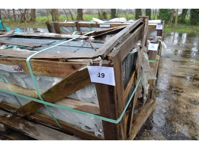 20 stuks grijs granieten platen voor tuinschermen en lage muurtjes gebrand en geborsteld met lijnen 1 zijde afgewerkt afm. 220x45x3 - afbeelding 2 van  6