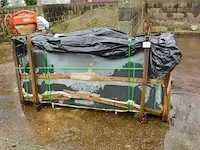 20 stuks grijs granieten platen voor tuinschermen en lage muurtjes gebrand en geborsteld met lijnen 1 zijde afgewerkt afm. 220x90x3