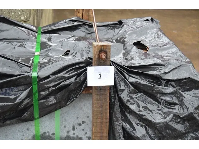 20 stuks grijs granieten platen voor tuinschermen en lage muurtjes gebrand en geborsteld met lijnen 1 zijde afgewerkt afm. 220x90x3 - afbeelding 2 van  5