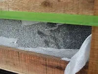 20 stuks grijs granieten platen voor tuinschermen en lage muurtjes gebrand en geborsteld met lijnen 2 zijden afgewerkt afm. 220x30x3 - afbeelding 4 van  5
