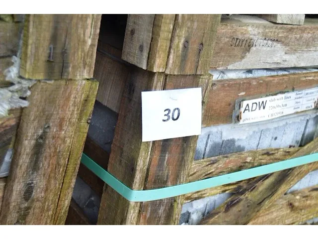 20 stuks grijs granieten platen voor tuinschermen en lage muurtjes gebrand en geborsteld met lijnen 2 zijden afgewerkt afm. 220x30x3 - afbeelding 2 van  5
