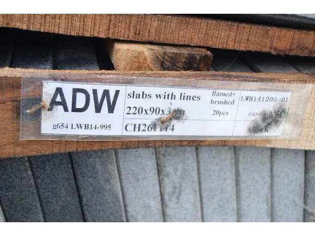 20 stuks grijs granieten platen voor tuinschermen en lage muurtjes gebrand en geborsteld met lijnen 2 zijde afgewerkt afm. 220x90x3 - afbeelding 5 van  5
