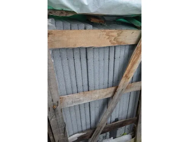 20 stuks grijs granieten platen voor tuinschermen en lage muurtjes gebrand en geborsteld met lijnen 2 zijde afgewerkt afm. 220x90x3 - afbeelding 4 van  5