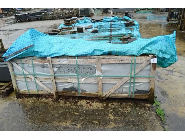 20 stuks grijs granieten platen voor tuinschermen en lage muurtjes gebrand en geborsteld met lijnen 2 zijden afgewerkt afm. 220x60x3 - afbeelding 1 van  5