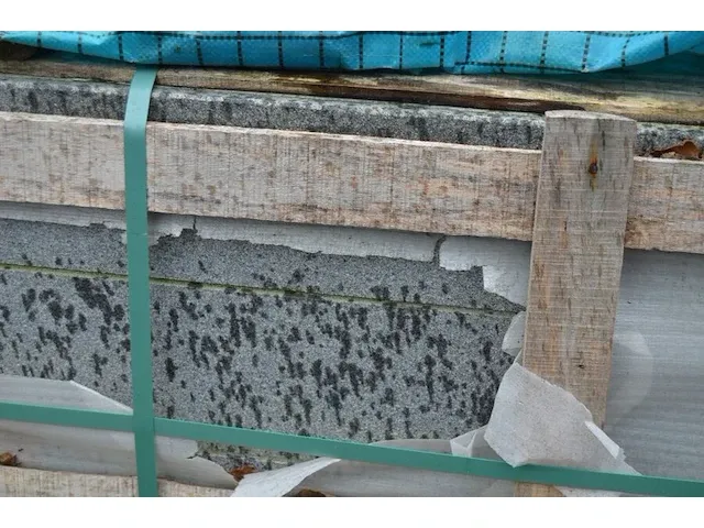 20 stuks grijs granieten platen voor tuinschermen en lage muurtjes gebrand en geborsteld met lijnen 2 zijden afgewerkt afm. 220x60x3 - afbeelding 3 van  5