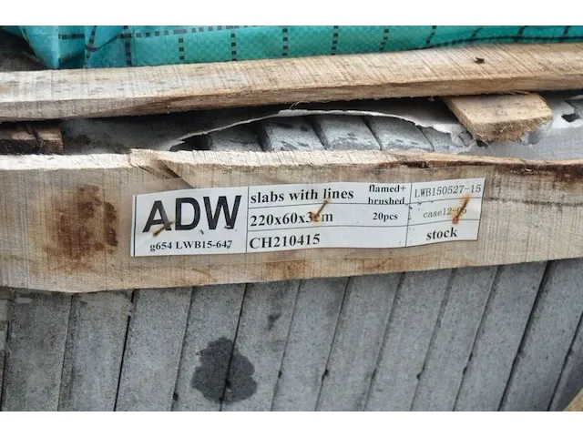 20 stuks grijs granieten platen voor tuinschermen en lage muurtjes gebrand en geborsteld met lijnen 2 zijden afgewerkt afm. 220x60x3 - afbeelding 5 van  5