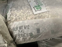 20 zakken sierkeien cobo garden silex wit 6/12(25kg) - afbeelding 2 van  3
