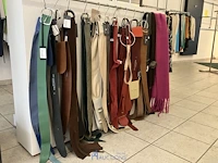 200 kledingstukken en accessoires voor dames - afbeelding 38 van  38
