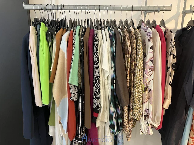 200 kledingstukken en accessoires voor dames - afbeelding 4 van  38