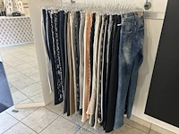 200 kledingstukken en accessoires voor dames - afbeelding 9 van  38