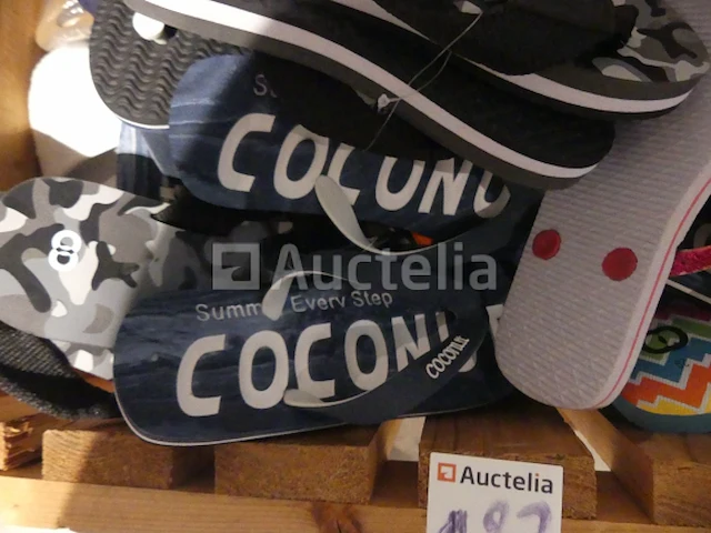 200 zomerschoenen, diverse stranden - afbeelding 1 van  9