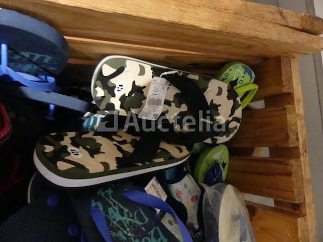200 zomerschoenen, diverse stranden - afbeelding 5 van  9