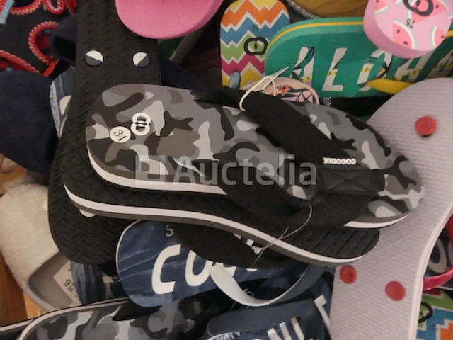 200 zomerschoenen, diverse stranden - afbeelding 6 van  9