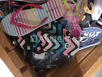 200 zomerschoenen, diverse stranden - afbeelding 7 van  9
