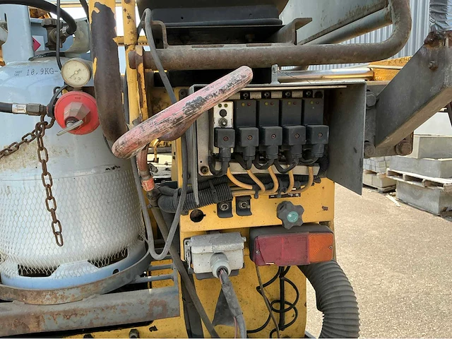 2000 bitelli bb632 asfalteermachine - afbeelding 17 van  36