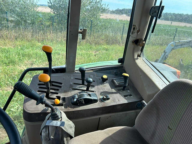 2000 john deere 6210 tractor met gaas voorlader - afbeelding 9 van  12